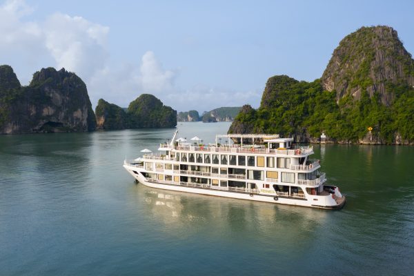 Scenic Halong Bay cruise – a must-do experience on Vietnam's UNESCO World Heritage site