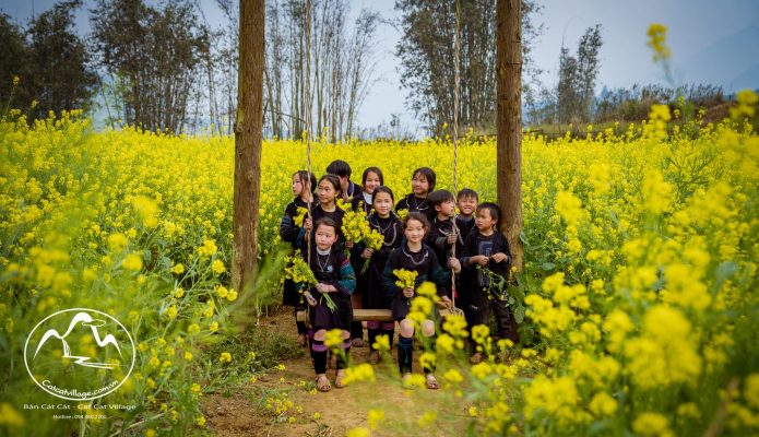 Ethnic minority Children in traditional clothes of Sapa, Vietnam